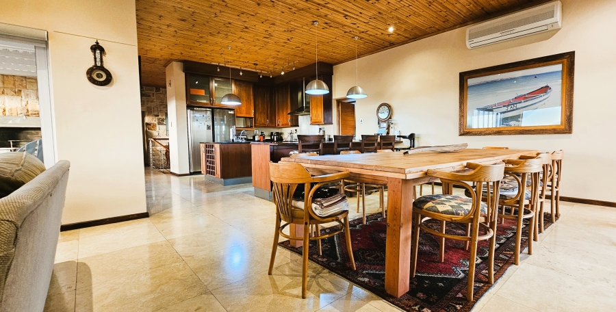 5 Bedroom Property for Sale in Middedorp Western Cape